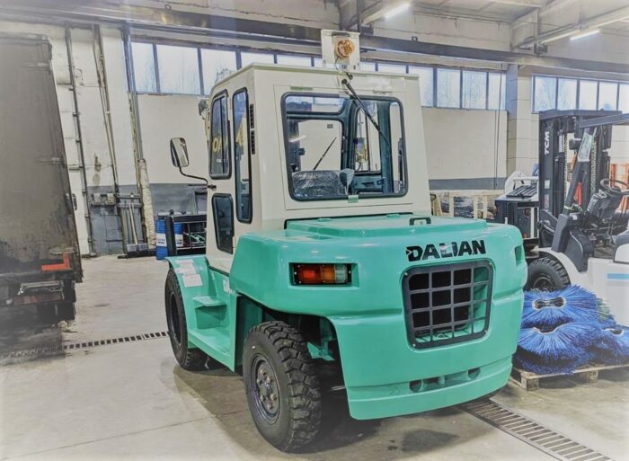 Фото 2 - Вилочный погрузчик Dalian CPCD70AD.
