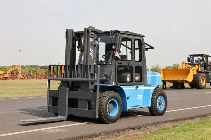 Фото 3 - Вилочный погрузчик TRF D70-3i.