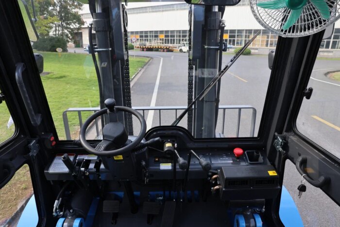 Фото 6 - Вилочный погрузчик TRF D70-3i.